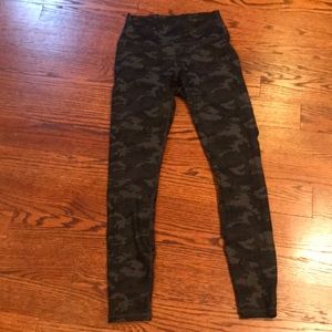 Fabletics camo print leggings size xs